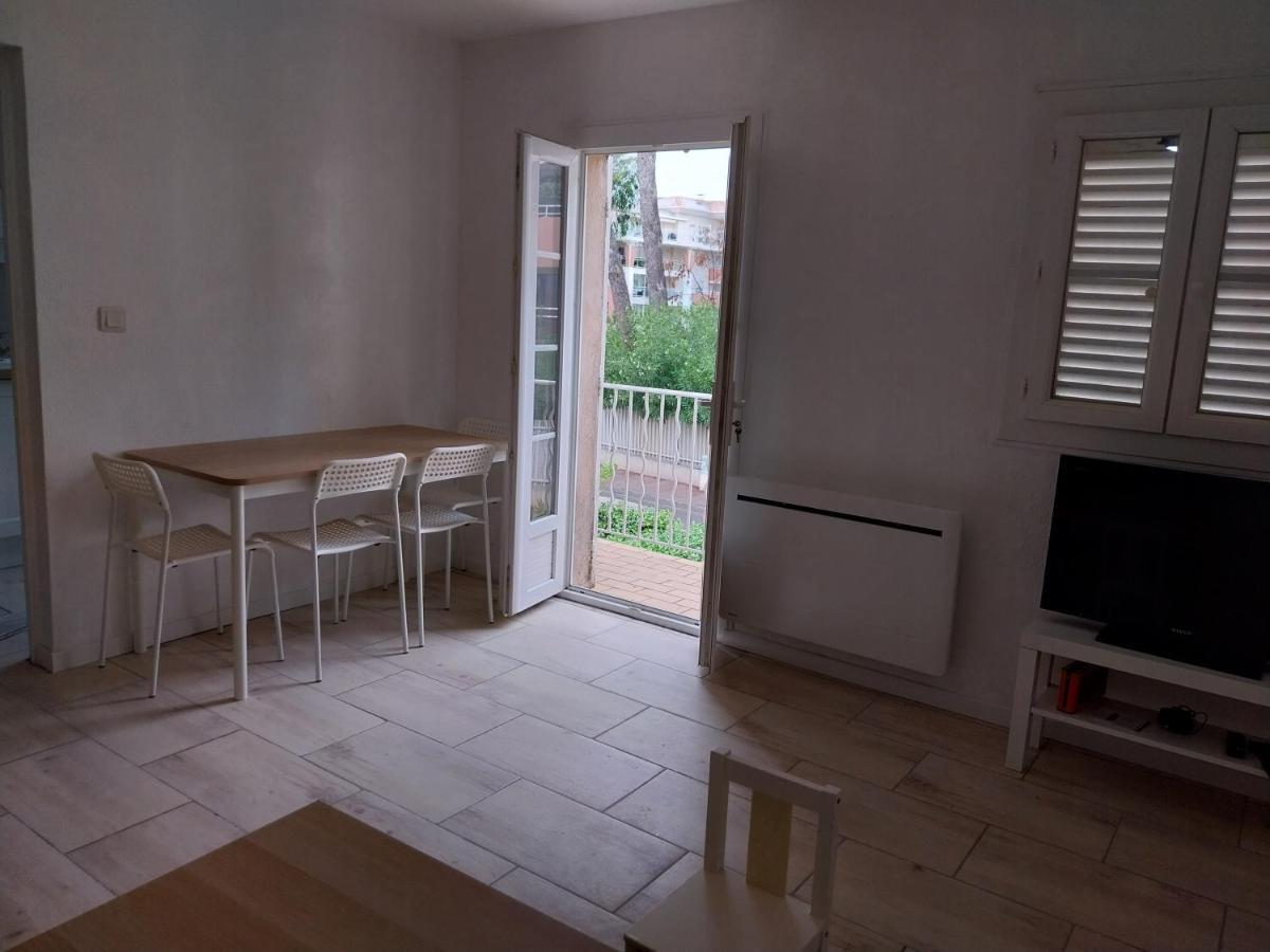 Appartement Port De Hyeres Hyères Exterior foto